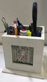 PICTURE HOLDER PEN CUP